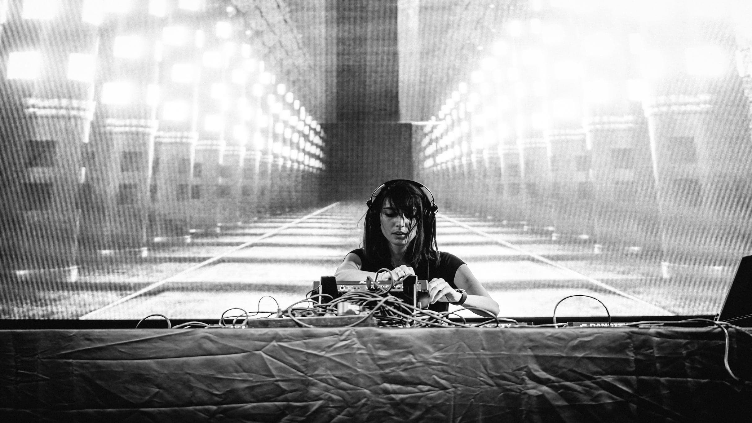 AMELIE LENS