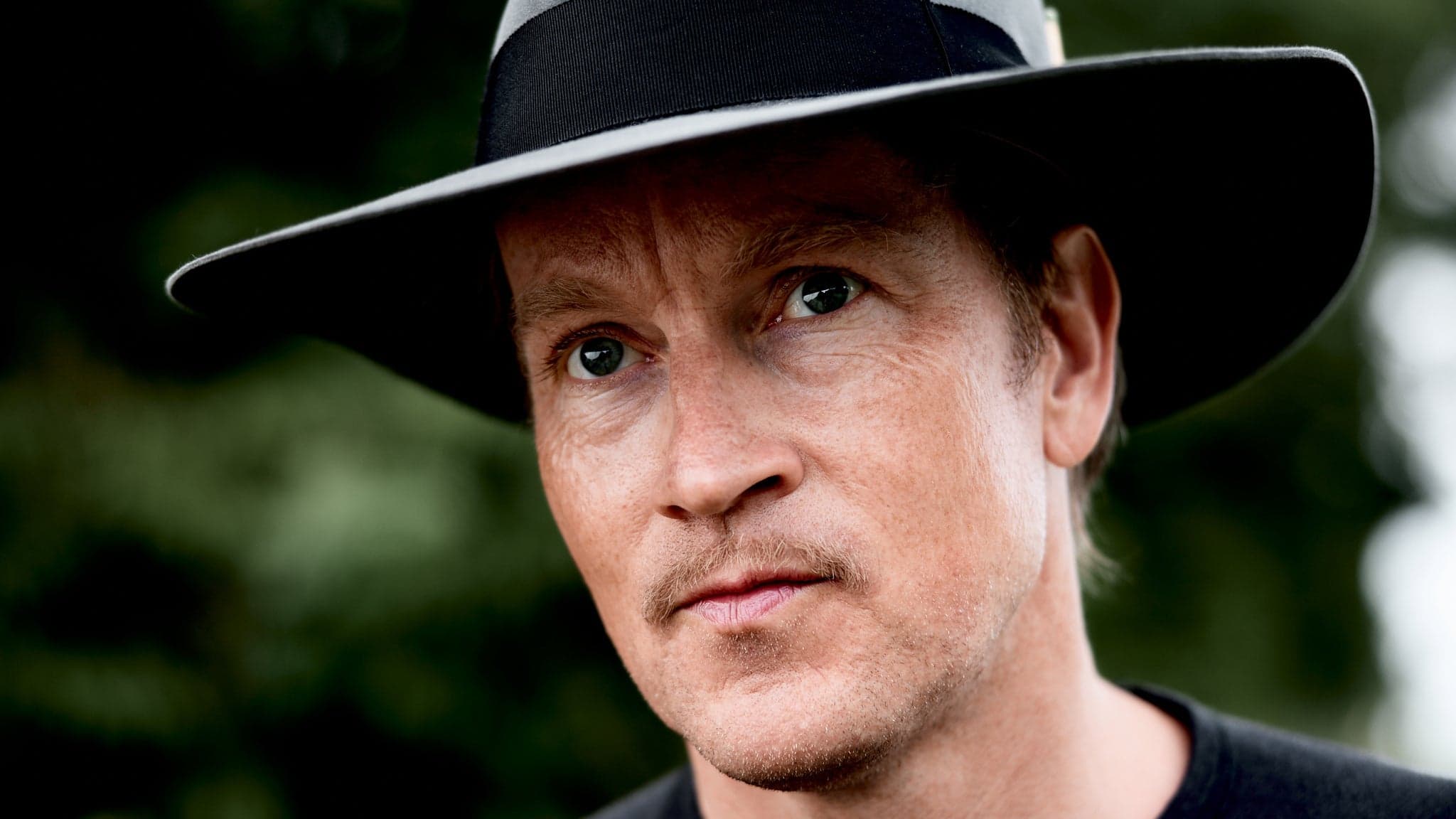 Øystein Greni presenterer BigBang solo – Sommer i bakgården